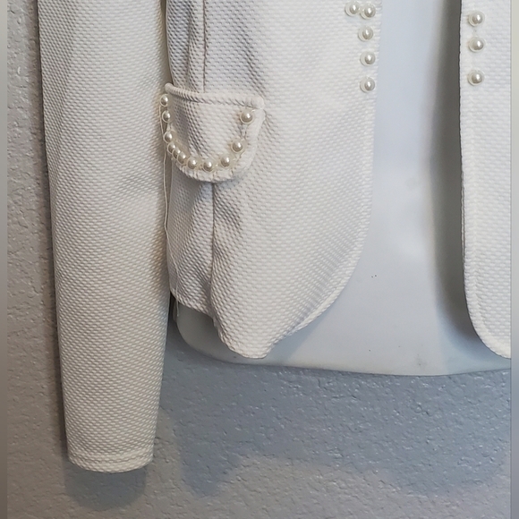 Pearl-Embellished White Textured Puff Shoulders Open Front Jacket - Picture 6 of 8